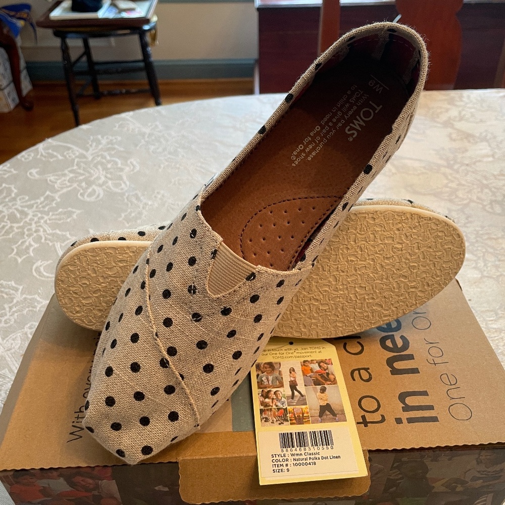 WOMEN’S TOMS LINEN POLKA DOT FLATS SIZE 9 NEW WITH BOX
